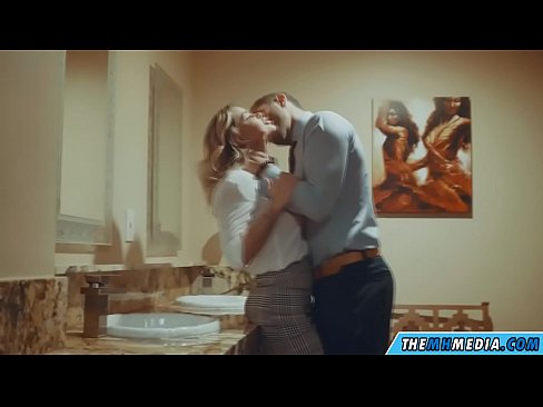 ❤️ Nalika pirang semok seduces sampeyan ing toilet umum ️ Porno ing kita% jv.porngifmag.ru%